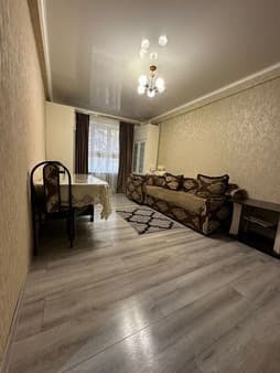 Продаем двухкомнатную квартиру, 64 м², этаж 1 из 5. Фото 1