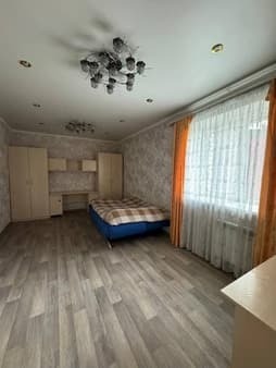 Продать трехкомнатную квартиру, 80.7 м², этаж 1 из 9. Фото 1