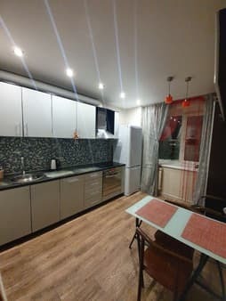 Сдам в аренду двухкомнатную квартиру, 60 м², этаж 1 из 9. Фото 2