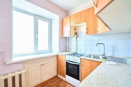Объявление о продаже трехкомнатной квартиры, 52 м², этаж 4 из 5. Фото 1