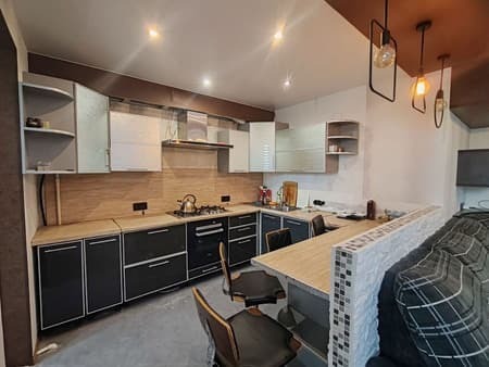Продается четырехкомнатная квартира, 80 м², этаж 3 из 6. Фото 1