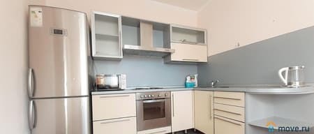 Сдается в аренду посуточно трехкомнатная квартира, 80 м², этаж 8 из 17. Фото 1