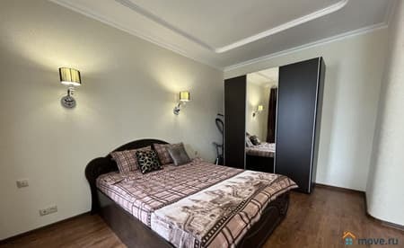 Снять двухкомнатную квартиру посуточно, 72 м², этаж 3 из 5. Фото 1