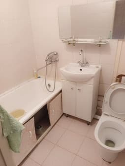 Купить двухкомнатную квартиру, 45 м², этаж 3 из 5. Фото 3