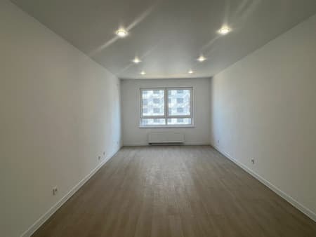 Купить трехкомнатную квартиру, 70 м², этаж 5 из 18. Фото 3
