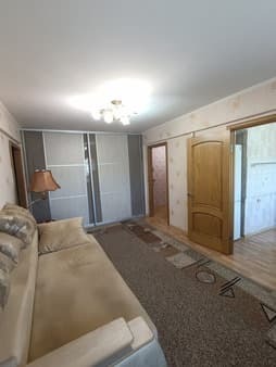 Купить двухкомнатную квартиру, 46 м², этаж 3 из 5. Фото 1