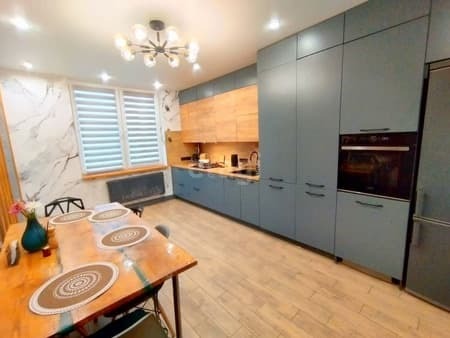 Продажа двухкомнатной квартиры, 65 м², этаж 2 из 6. Фото 1