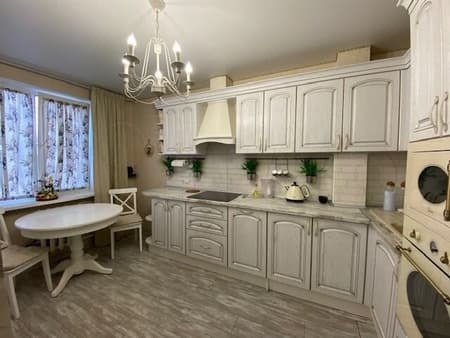 Продаю трехкомнатную квартиру, 70 м², этаж 2 из 9. Фото 1