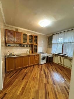 Объявление о продаже трехкомнатной квартиры, 77.7 м², этаж 1 из 5. Фото 1