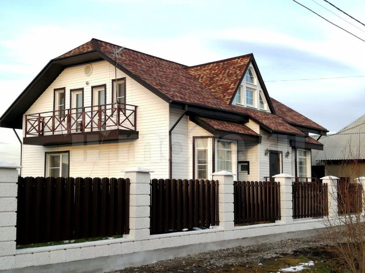 дом, 200.4 м², 20 соток