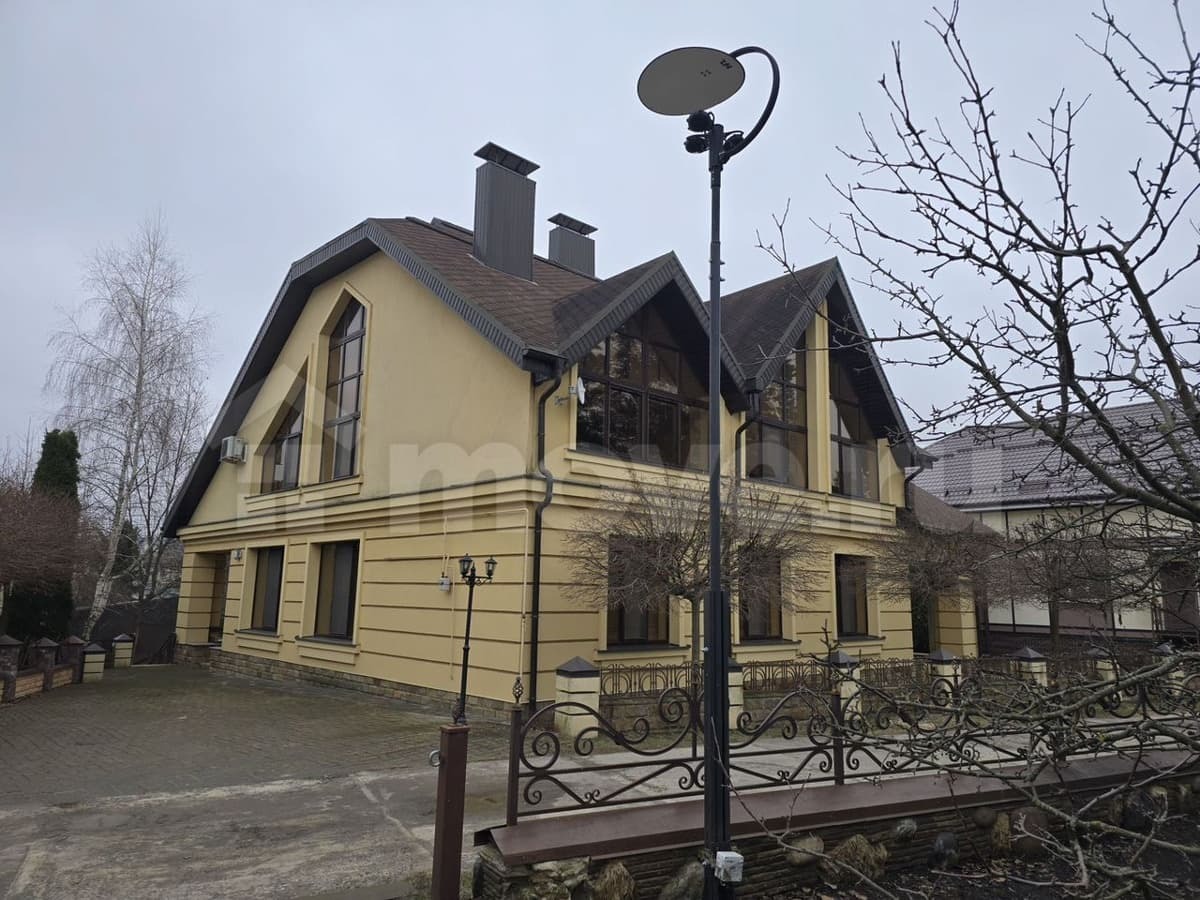 коттедж, 350 м², 10 соток