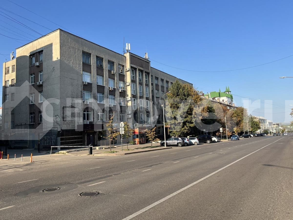 нежилое здание, 4780 м²