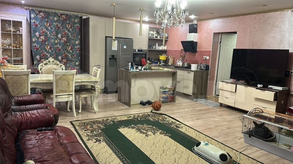 дом, 250 м², 8 соток