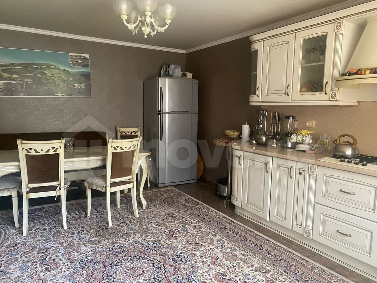 дом, 250 м², 5 соток