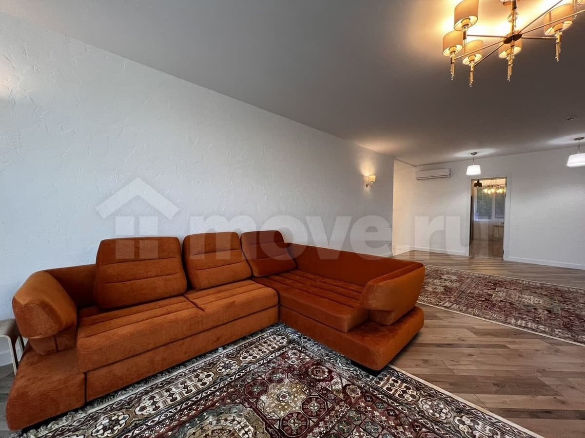 4-комн. квартира, 200 м²