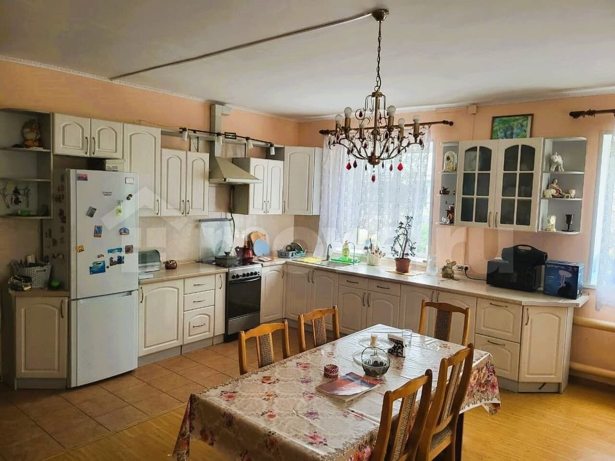 дом, 300 м², 20 соток