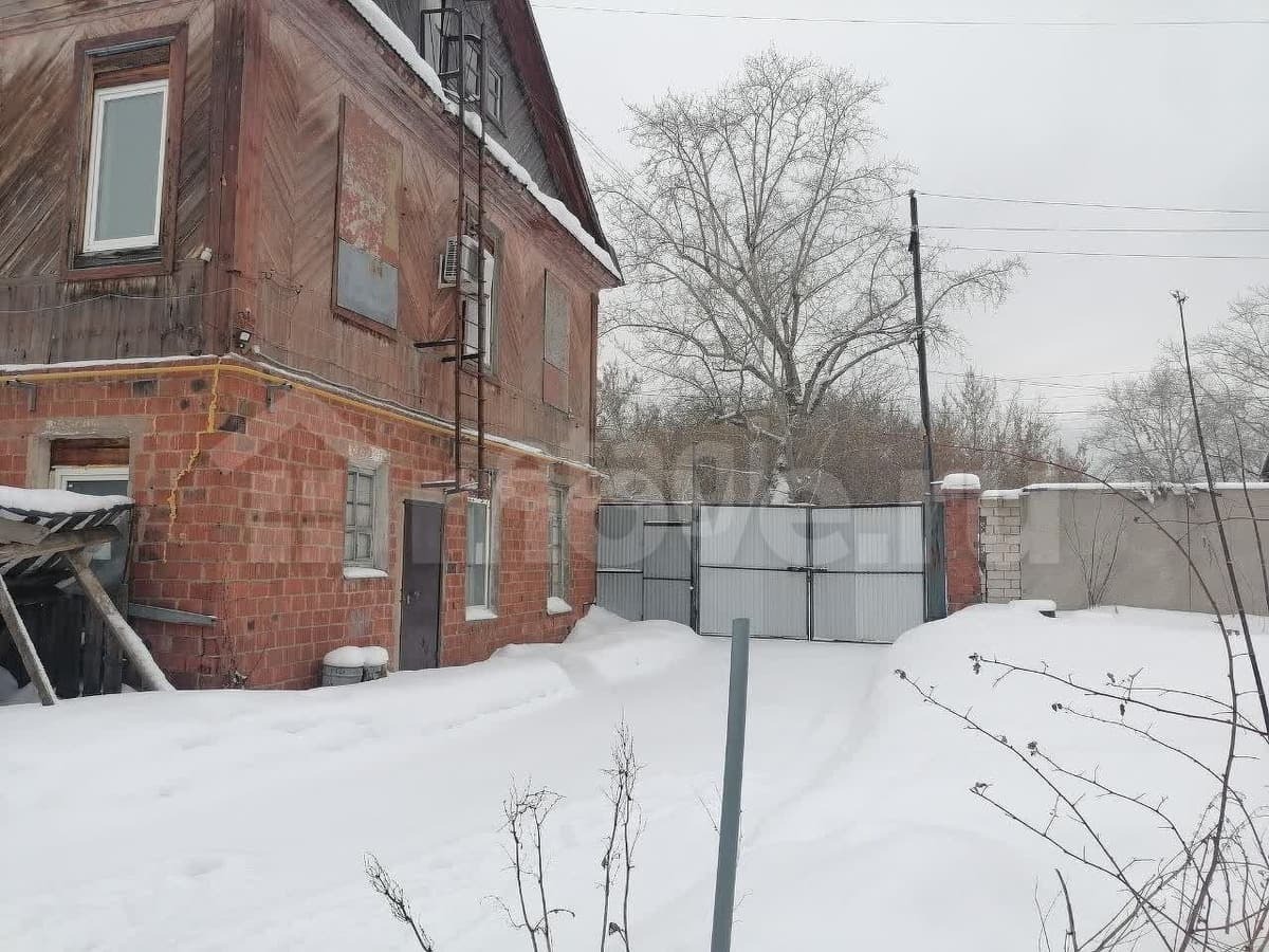 нежилое здание, 1337.3 м²