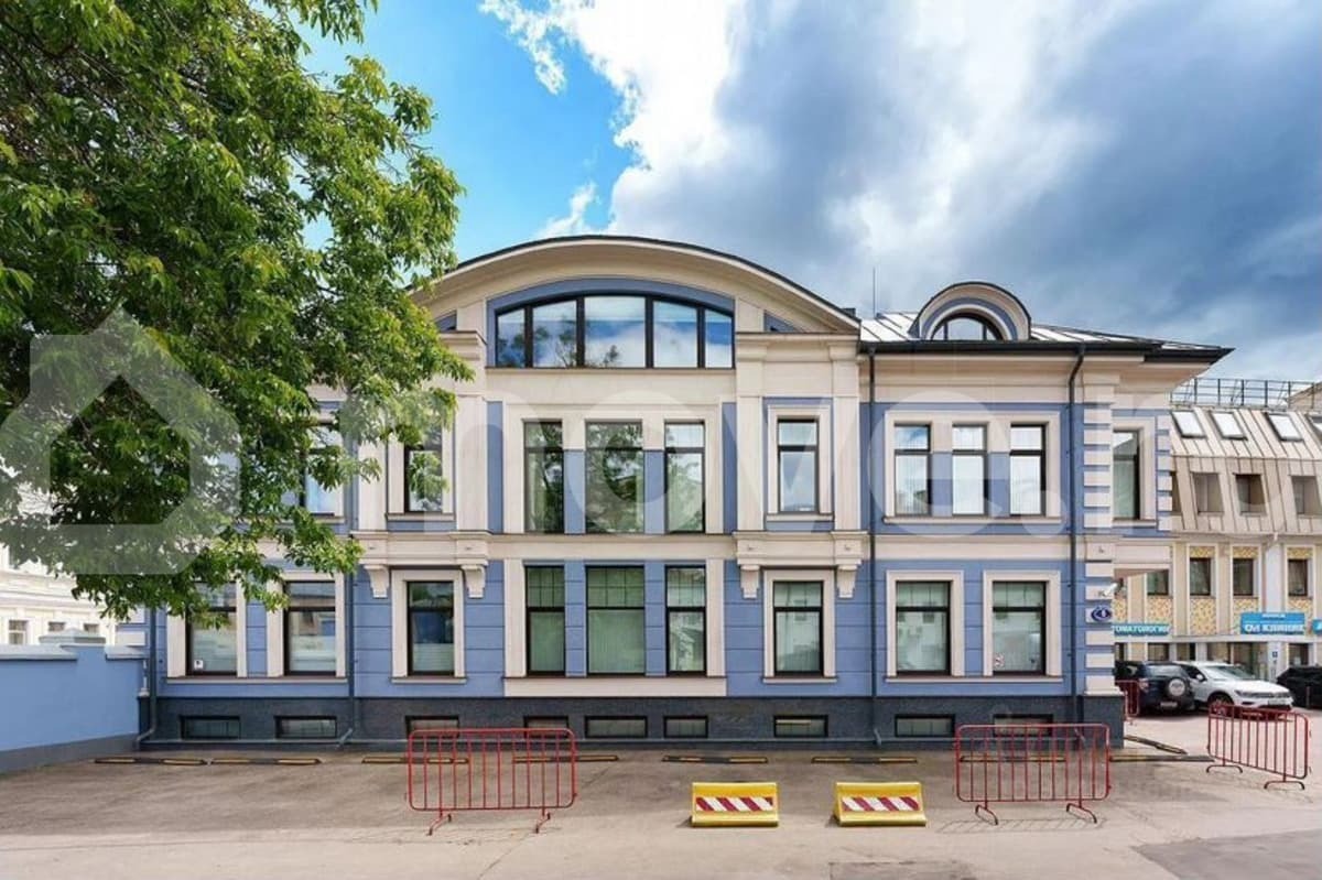 нежилое здание, 1394 м²